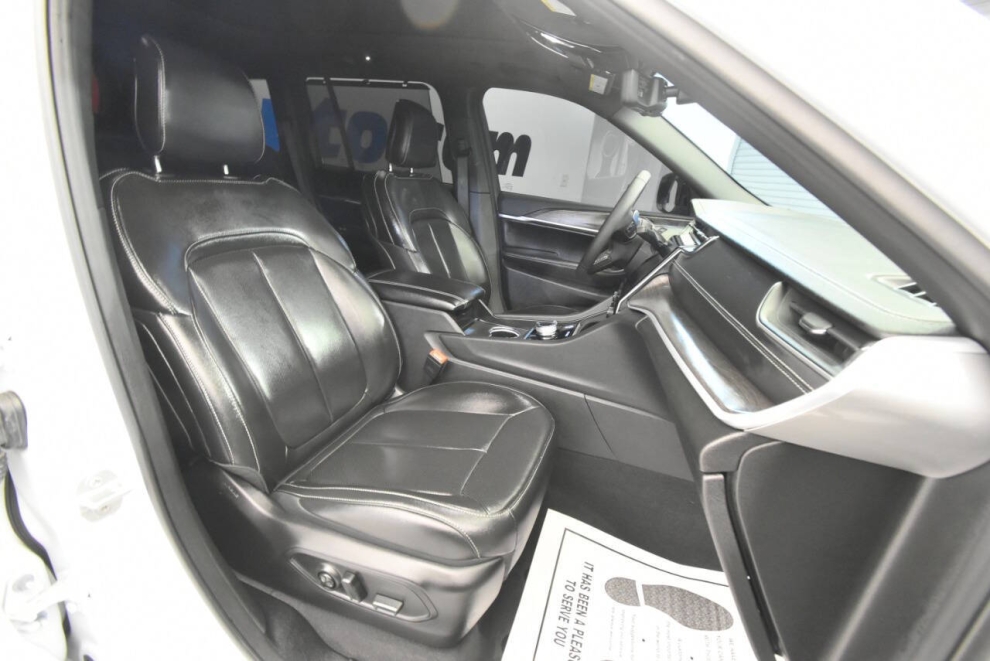 2025 Jeep Grand Cherokee 4xe 4x4 4dr SUV, White, Mileage: 12,777 - photo 26