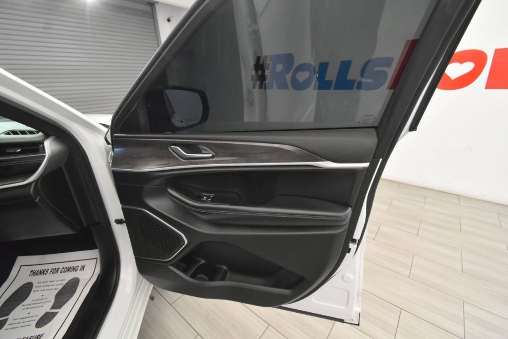2025 Jeep Grand Cherokee 4xe 4x4 4dr SUV, White, Mileage: 12,777 - photo 27