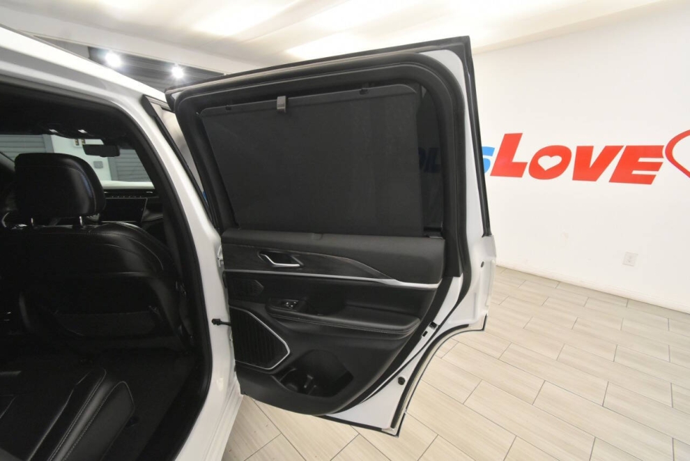 2025 Jeep Grand Cherokee 4xe 4x4 4dr SUV, White, Mileage: 12,777 - photo 29