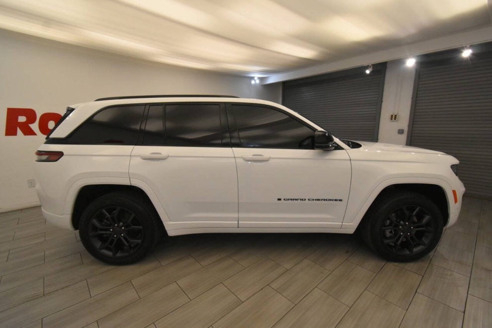 2025 Jeep Grand Cherokee 4xe 4x4 4dr SUV, White, Mileage: 12,777 - photo 5