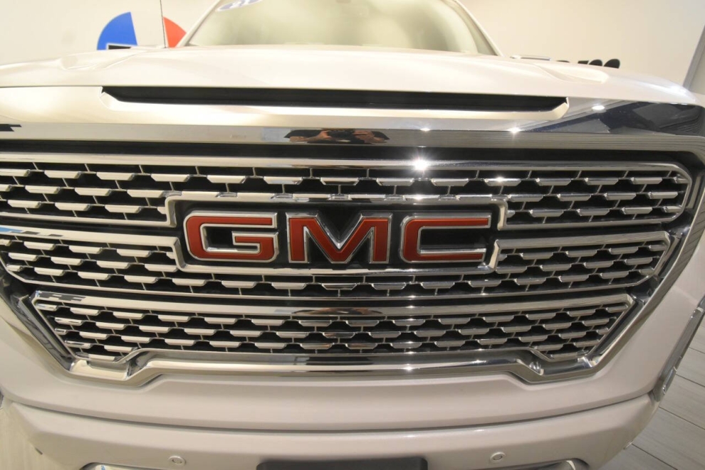 2021 GMC Sierra 1500 Denali 4x4 4dr Crew Cab 5.8 ft. SB, White, Mileage: 77,147 - photo 8