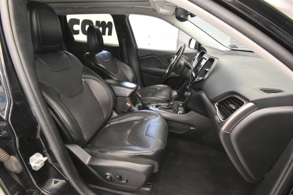 2019 Jeep Cherokee Limited 4x4 4dr SUV, Black, Mileage: 110,949 - photo 16