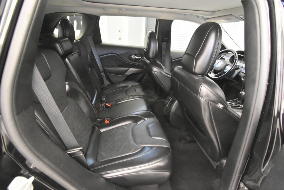 2019 Jeep Cherokee Limited 4x4 4dr SUV, Black, Mileage: 110,949 - photo 17