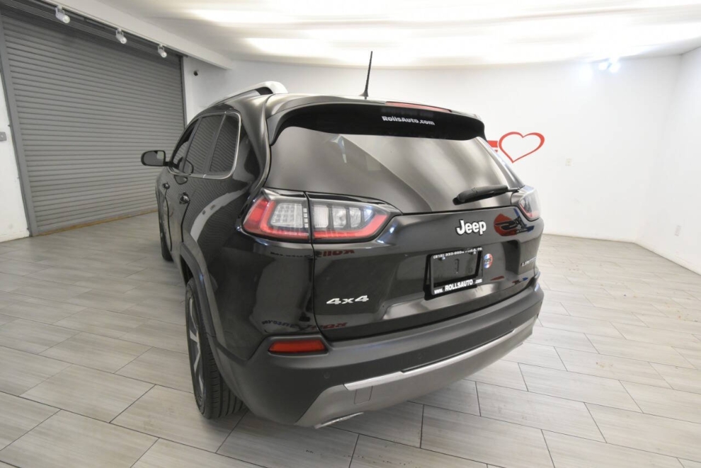 2019 Jeep Cherokee Limited 4x4 4dr SUV, Black, Mileage: 110,949 - photo 2