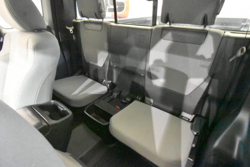 2020 Toyota Tacoma TRD Off Road 4x4 4dr Access Cab 6.1 ft LB, Silver, Mileage: 63,825 - photo 13