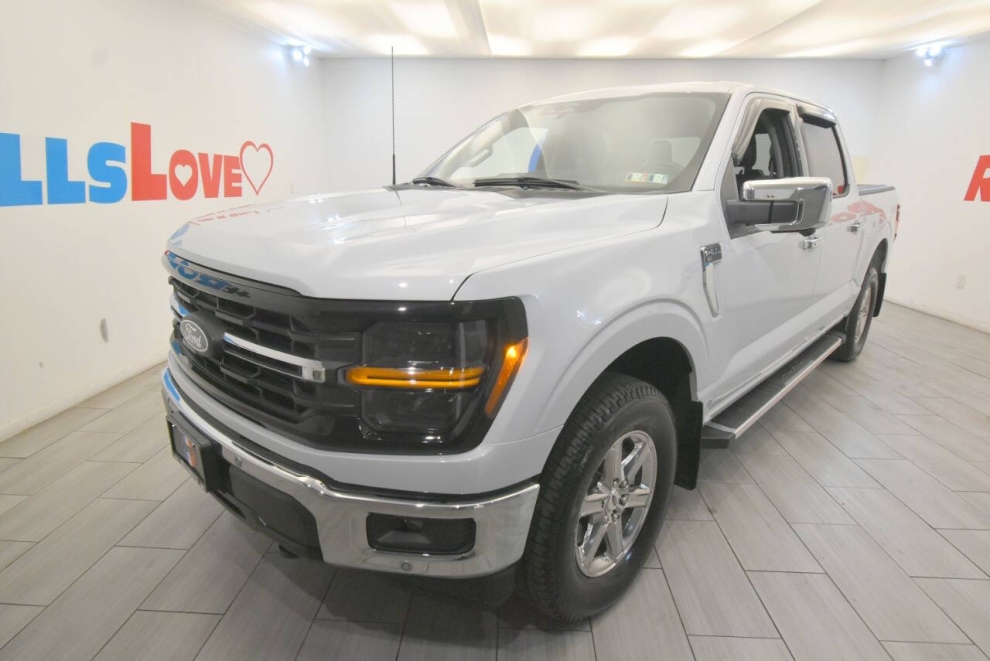 2025 Ford F-150 XLT 4x4 4dr SuperCrew 5.5 ft. SB, Gray, Mileage: 13,369 
