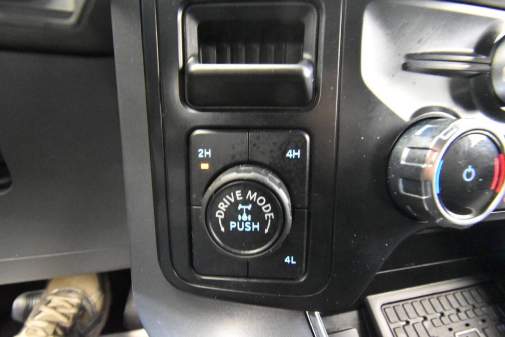 2025 Ford F-150 XLT 4x4 4dr SuperCrew 5.5 ft. SB, Gray, Mileage: 13,369 - photo 29