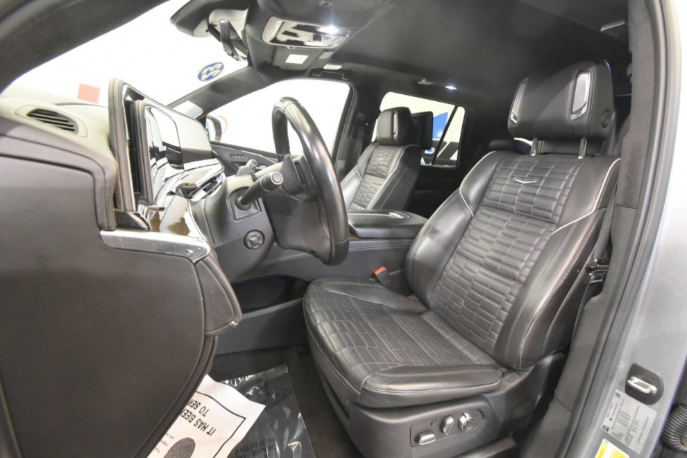 2023 Cadillac Escalade Sport Platinum 4x4 4dr SUV, Silver, Mileage: 88,317 - photo 15