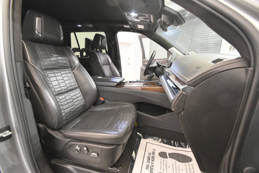 2023 Cadillac Escalade Sport Platinum 4x4 4dr SUV, Silver, Mileage: 88,317 - photo 24