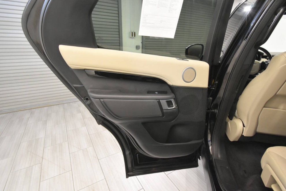 2020 Land Rover Discovery SE AWD 4dr SUV, Black, Mileage: 62,748 - photo 14