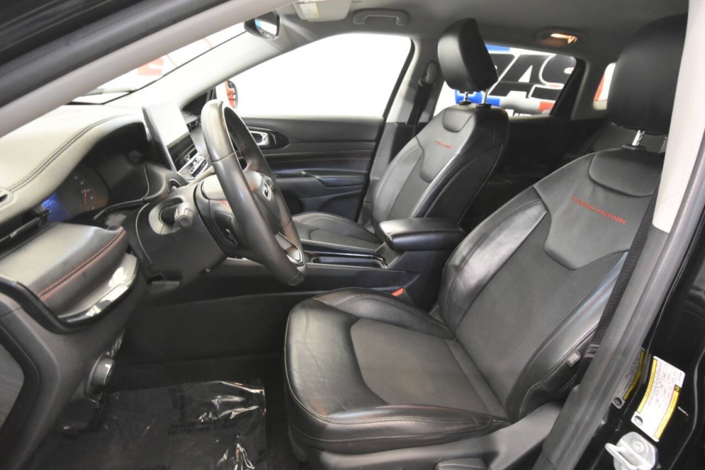 2022 Jeep Compass Trailhawk 4x4 4dr SUV, Black, Mileage: 50,985 - photo 12