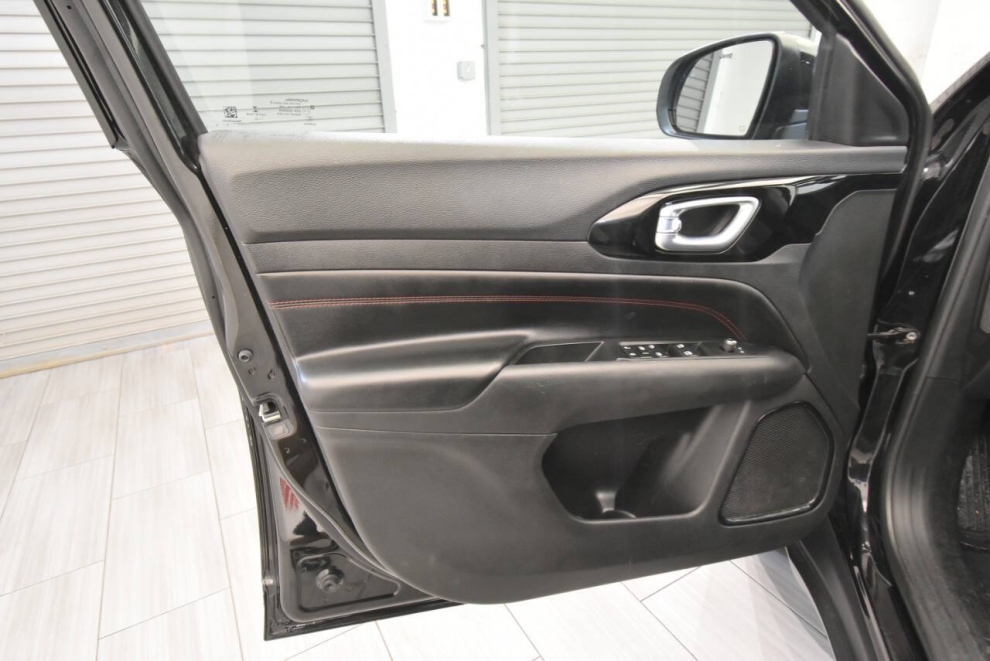2022 Jeep Compass Trailhawk 4x4 4dr SUV, Black, Mileage: 50,985 - photo 13