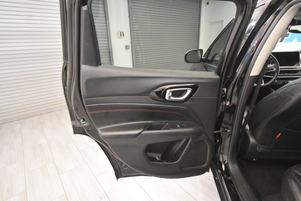 2022 Jeep Compass Trailhawk 4x4 4dr SUV, Black, Mileage: 50,985 - photo 15
