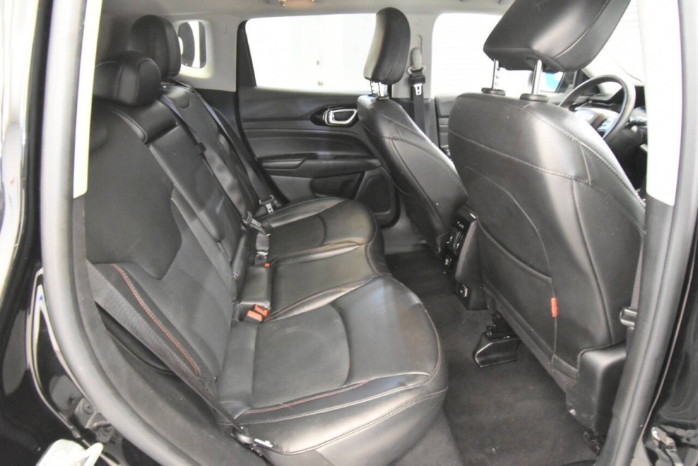 2022 Jeep Compass Trailhawk 4x4 4dr SUV, Black, Mileage: 50,985 - photo 18
