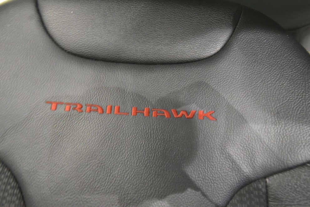 2022 Jeep Compass Trailhawk 4x4 4dr SUV, Black, Mileage: 50,985 - photo 22