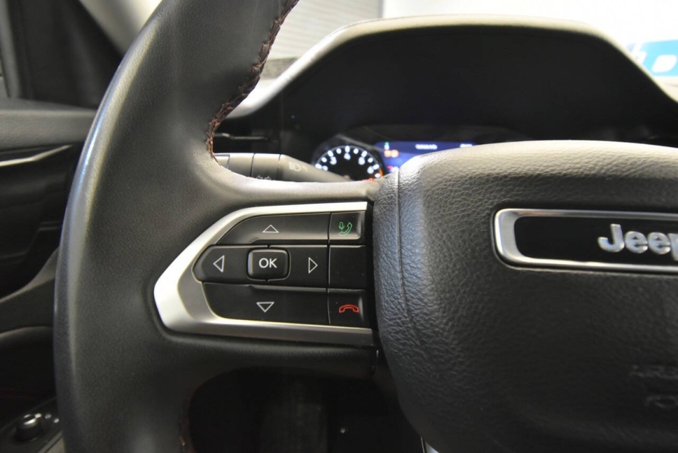 2022 Jeep Compass Trailhawk 4x4 4dr SUV, Black, Mileage: 50,985 - photo 28