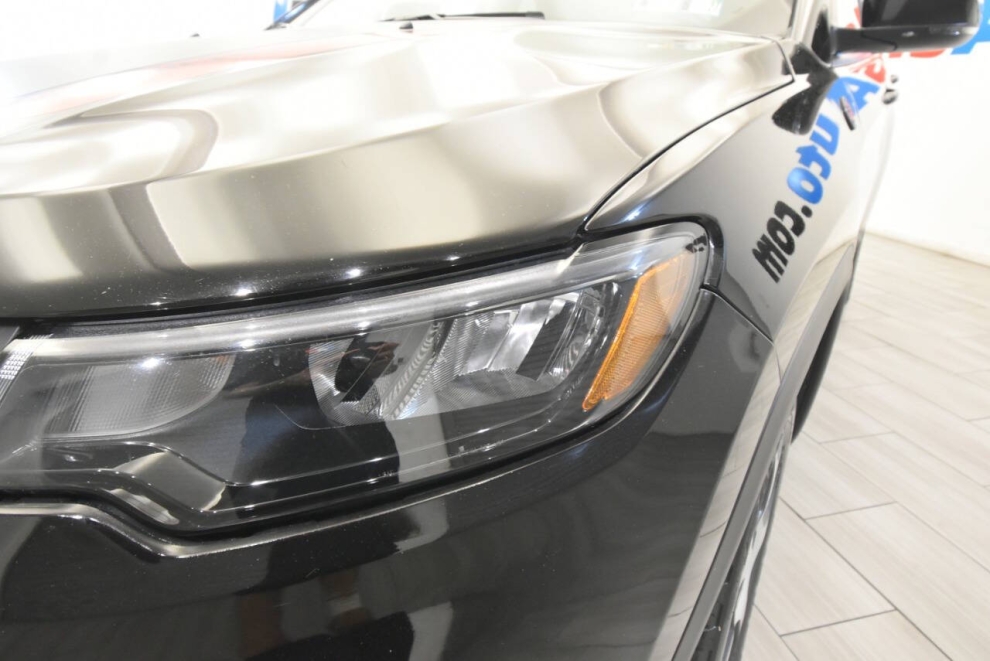 2022 Jeep Compass Trailhawk 4x4 4dr SUV, Black, Mileage: 50,985 - photo 9