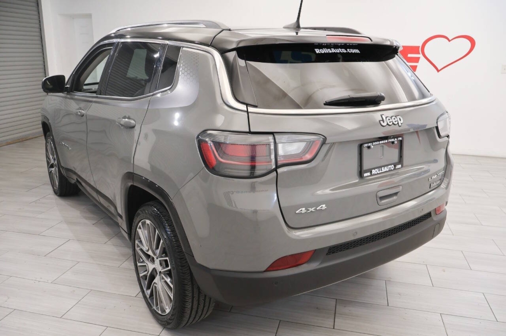2022 Jeep Compass Limited 4x4 4dr SUV, Gray, Mileage: 58,291 - photo 2