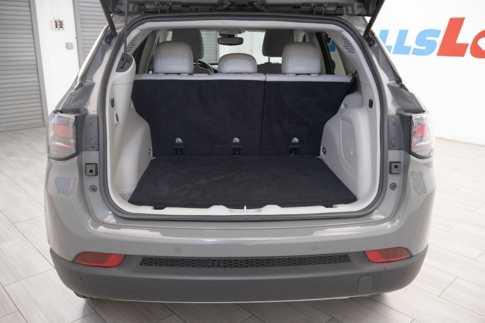 2022 Jeep Compass Limited 4x4 4dr SUV, Gray, Mileage: 58,291 - photo 35