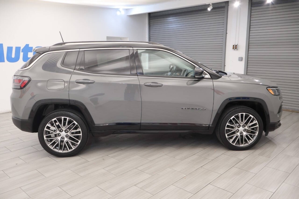 2022 Jeep Compass Limited 4x4 4dr SUV, Gray, Mileage: 58,291 - photo 5