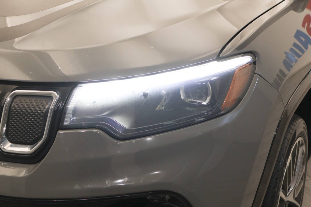 2022 Jeep Compass Limited 4x4 4dr SUV, Gray, Mileage: 58,291 - photo 8