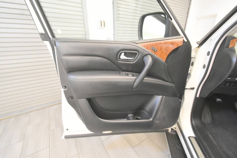 2019 Infiniti QX80 Luxe AWD 4dr SUV, Blanco, Mileage: 91,636 - photo 12