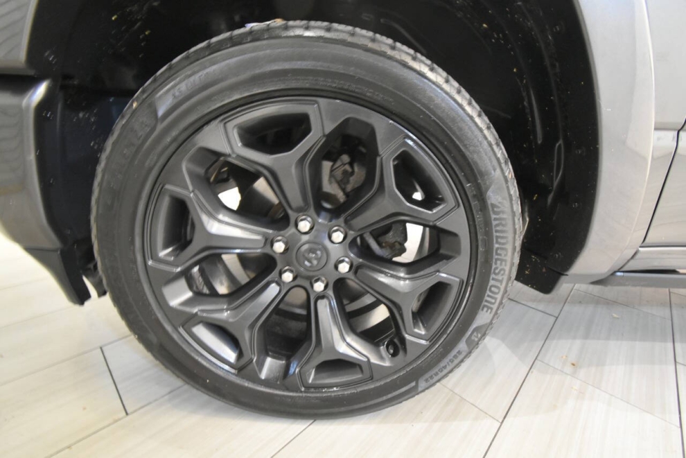 2021 RAM 1500 Limited 4x4 4dr Crew Cab 6.4 ft. SB Pickup, Gray, Mileage: 96,400 - photo 14
