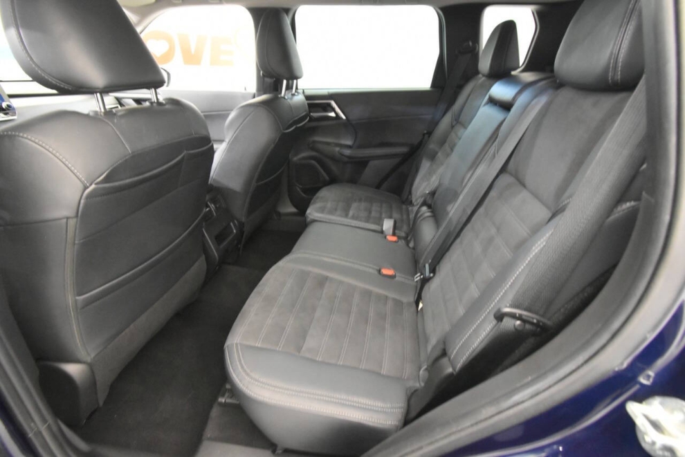 2023 Mitsubishi Outlander SE AWD 4dr SUV, Blue, Mileage: 62,248 - photo 12
