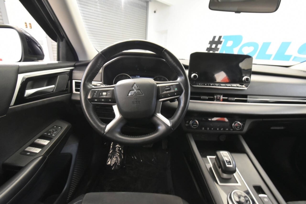 2023 Mitsubishi Outlander SE AWD 4dr SUV, Blue, Mileage: 62,248 - photo 19