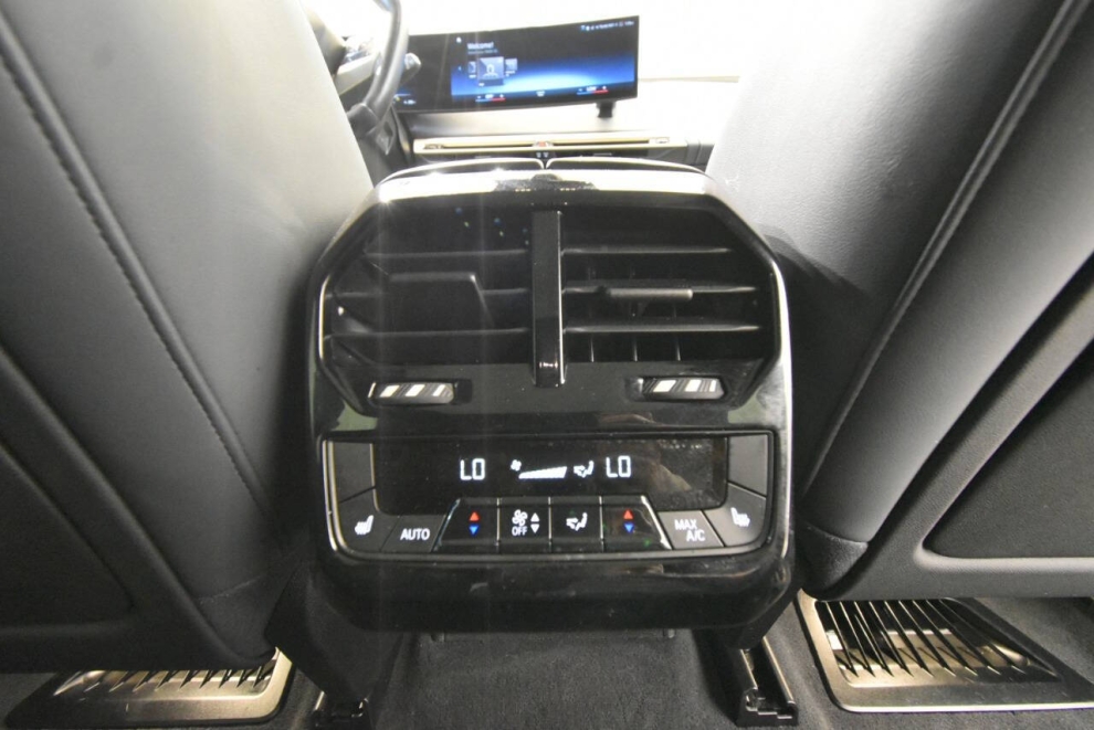 2023 BMW iX xDrive50 AWD 4dr Sports Activity Vehicle, White, Mileage: 73,043 - photo 18
