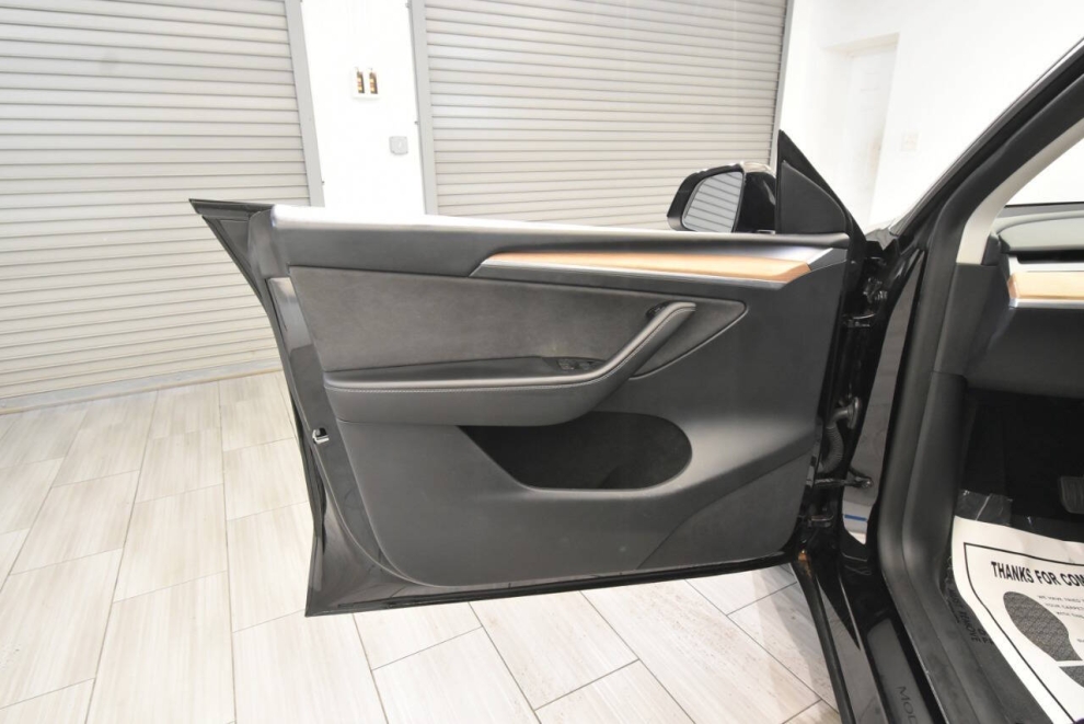 2023 Tesla Model Y Long Range AWD 4dr Crossover, Black, Mileage: 61,588 - photo 13