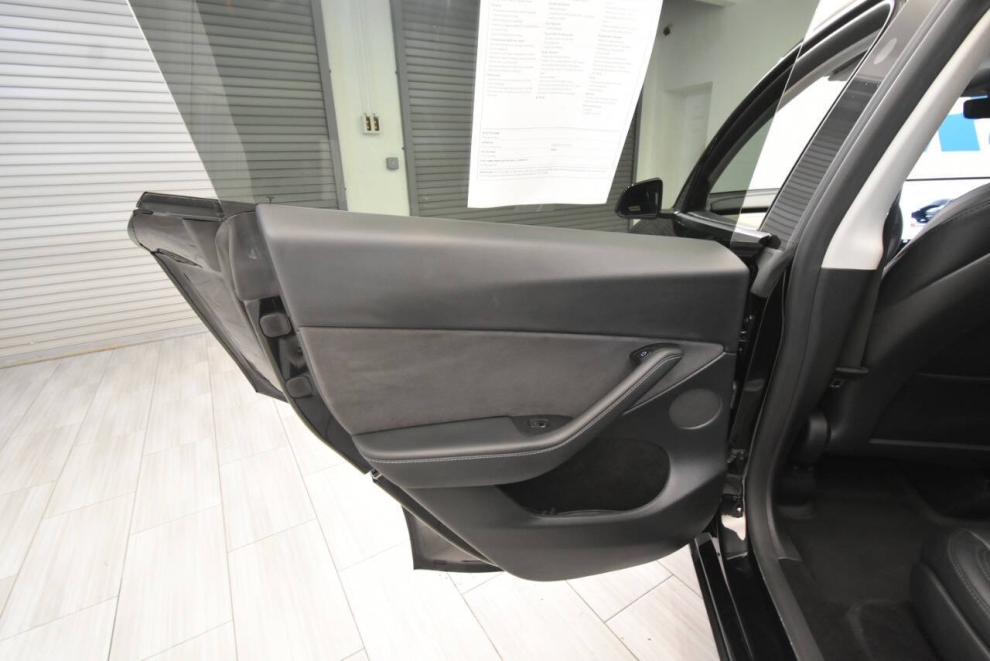 2023 Tesla Model Y Long Range AWD 4dr Crossover, Black, Mileage: 61,588 - photo 15