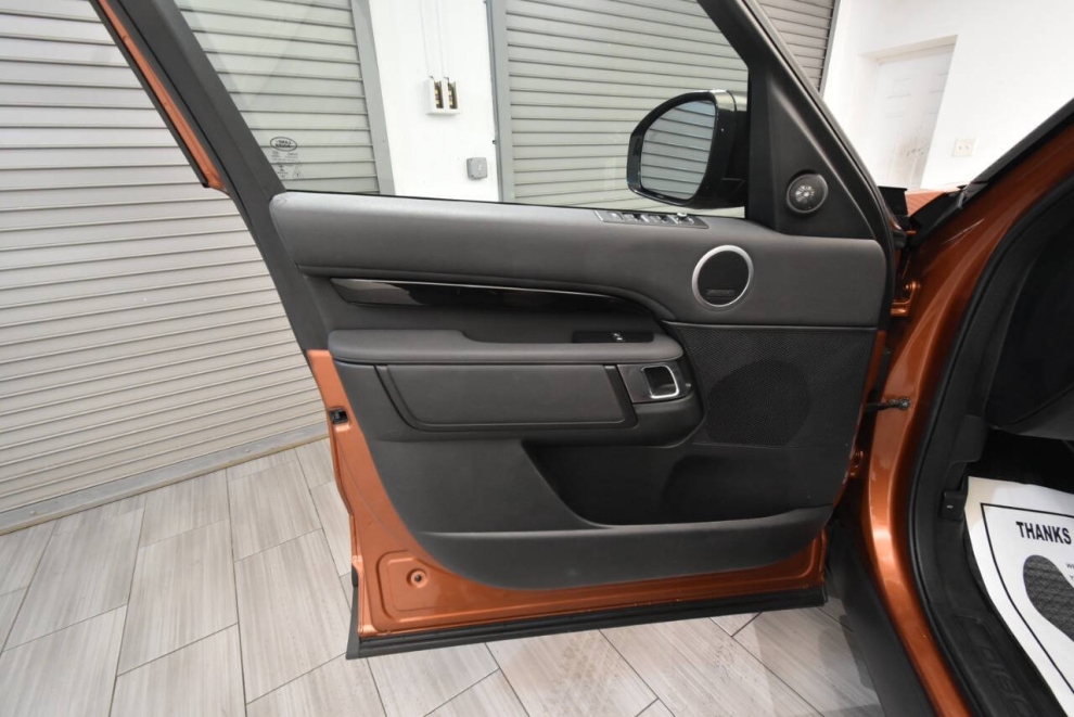 2020 Land Rover Discovery SE AWD 4dr SUV, Orange, Mileage: 83,133 - photo 12
