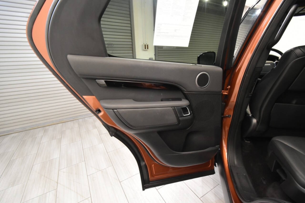 2020 Land Rover Discovery SE AWD 4dr SUV, Orange, Mileage: 83,133 - photo 15