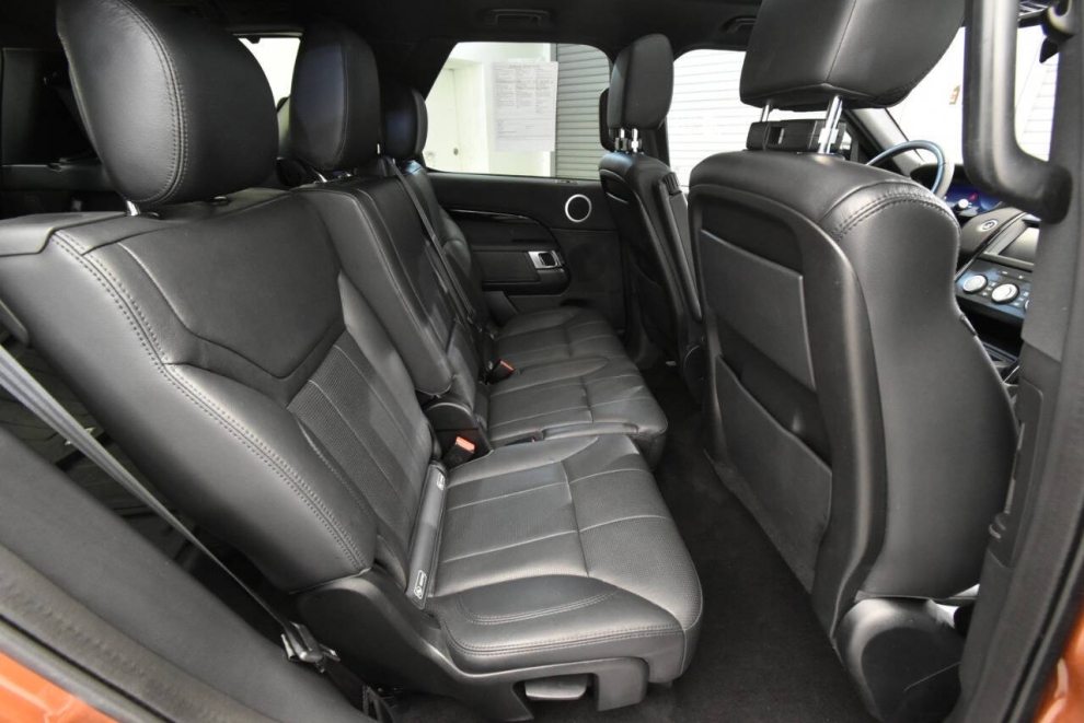 2020 Land Rover Discovery SE AWD 4dr SUV, Orange, Mileage: 83,133 - photo 18