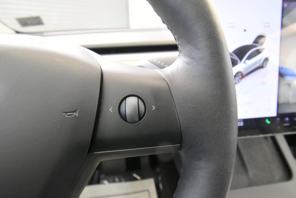 2023 Tesla Model Y Long Range AWD 4dr Crossover, White, Mileage: 50,762 - photo 26