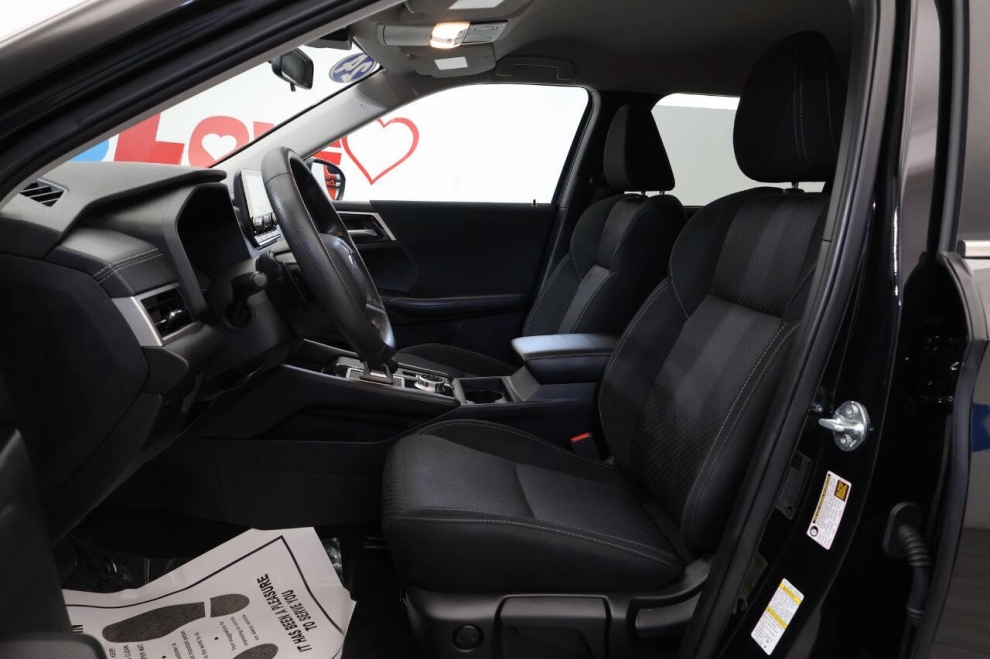 2024 Mitsubishi Outlander ES AWD 4dr SUV, Black, Mileage: 35,439 - photo 11