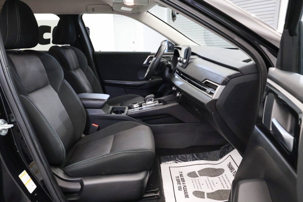2024 Mitsubishi Outlander ES AWD 4dr SUV, Black, Mileage: 35,439 - photo 16