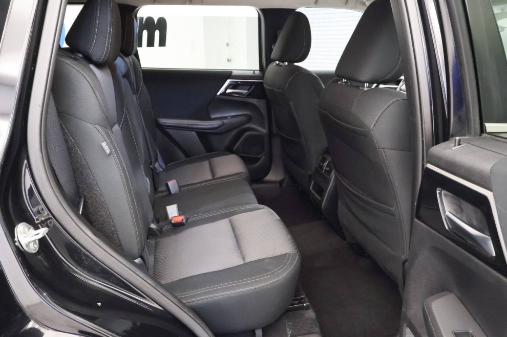 2024 Mitsubishi Outlander ES AWD 4dr SUV, Black, Mileage: 35,439 - photo 17