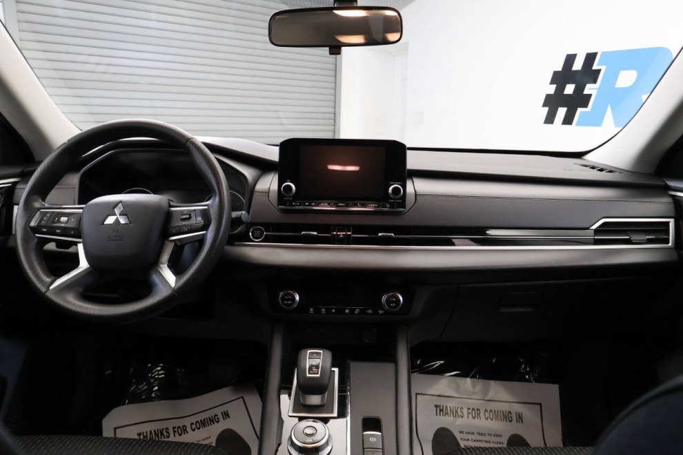 2024 Mitsubishi Outlander ES AWD 4dr SUV, Black, Mileage: 35,439 - photo 18