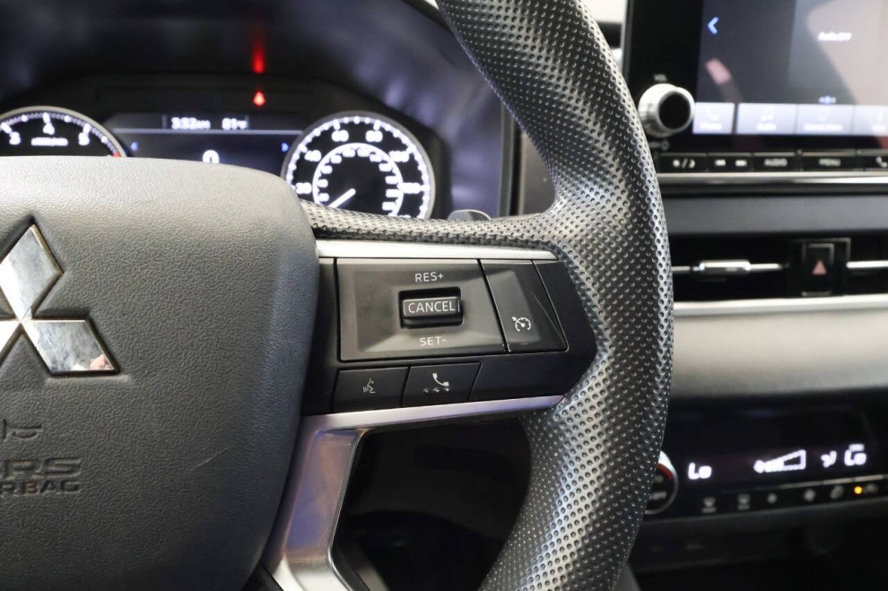 2024 Mitsubishi Outlander ES AWD 4dr SUV, Black, Mileage: 35,439 - photo 25