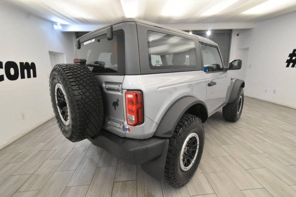 2021 Ford Bronco Base Advanced 4x4 2dr SUV, Silver, Mileage: 77,231 - photo 4