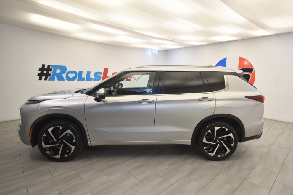 2022 Mitsubishi Outlander SEL AWD 4dr SUV, Silver, Mileage: 21,205 - photo 1