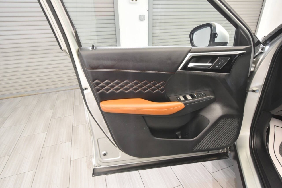2022 Mitsubishi Outlander SEL AWD 4dr SUV, Silver, Mileage: 21,205 - photo 12