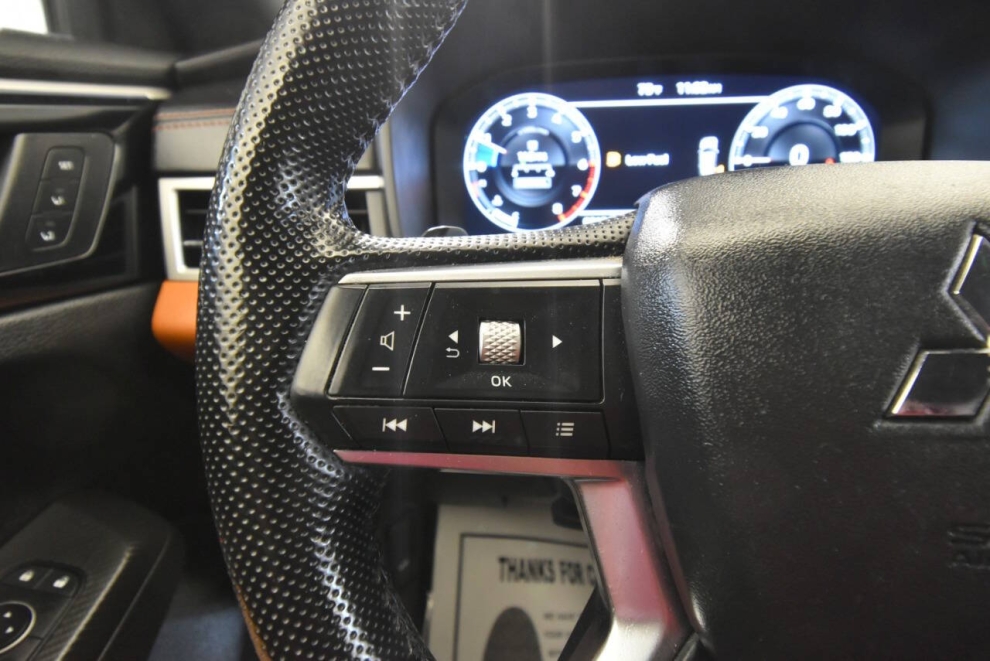 2022 Mitsubishi Outlander SEL AWD 4dr SUV, Silver, Mileage: 21,205 - photo 27