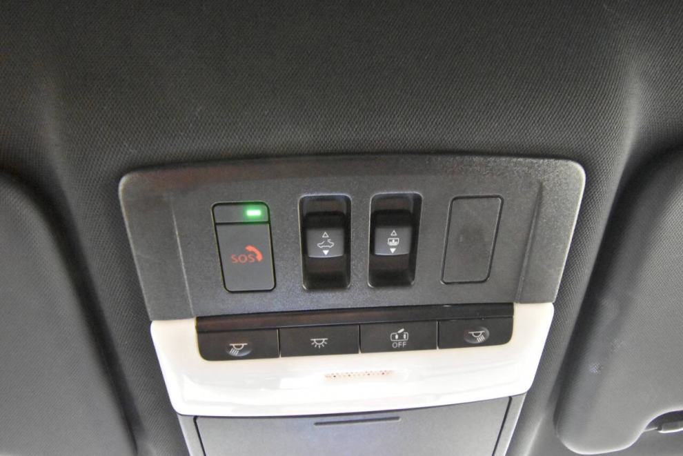 2022 Mitsubishi Outlander SEL AWD 4dr SUV, Silver, Mileage: 21,205 - photo 31