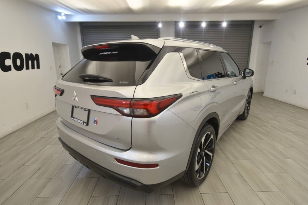 2022 Mitsubishi Outlander SEL AWD 4dr SUV, Silver, Mileage: 21,205 - photo 4