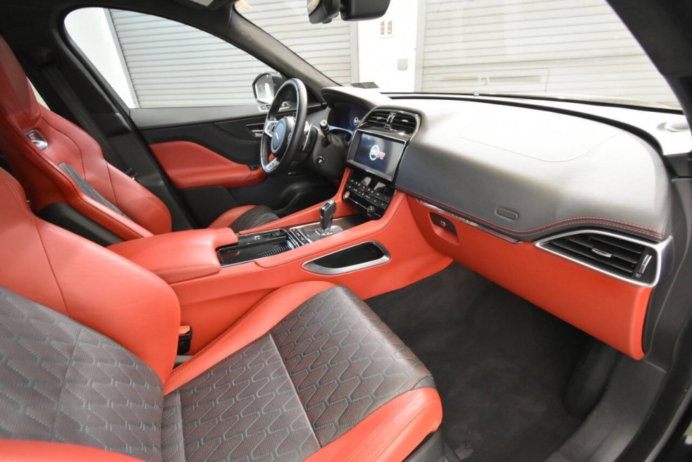 2019 Jaguar F-PACE SVR AWD 4dr SUV, Black, Mileage: 88,300 - photo 16