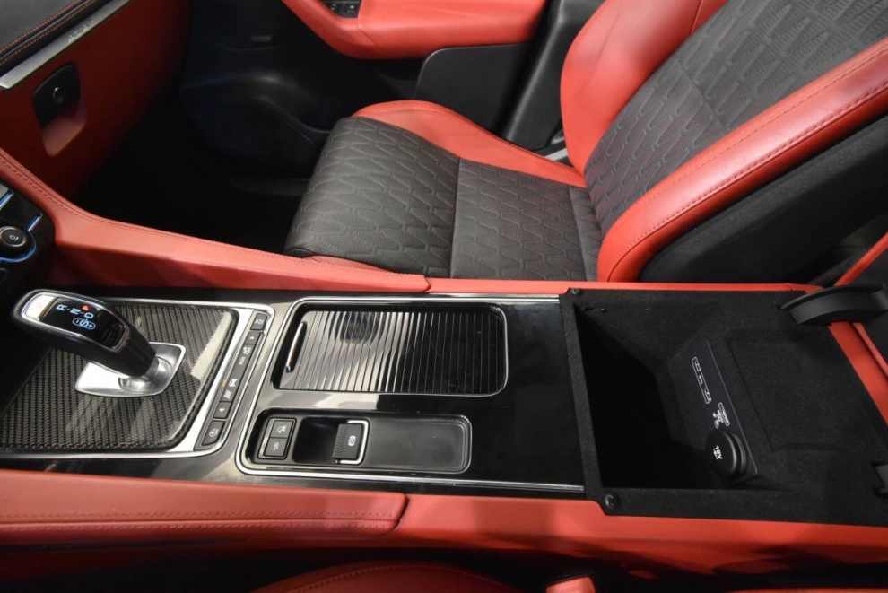 2019 Jaguar F-PACE SVR AWD 4dr SUV, Black, Mileage: 88,300 - photo 21
