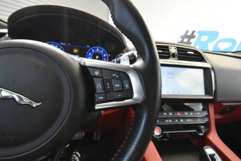 2019 Jaguar F-PACE SVR AWD 4dr SUV, Black, Mileage: 88,300 - photo 26